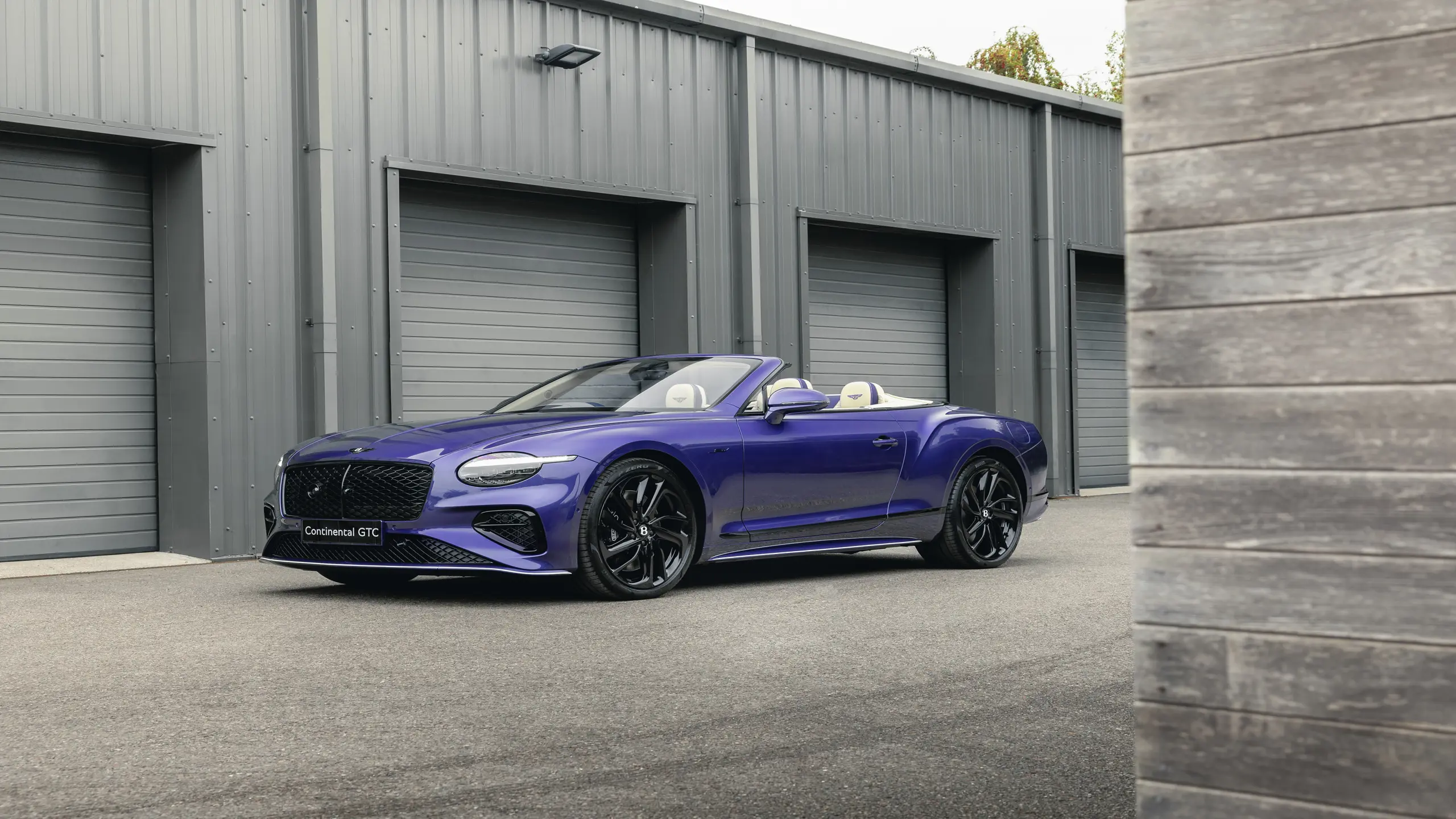 Vibrant in Violette : une expression audacieuse du savoir-faire et des couleurs de Bentley Vibrant in Violette : une expression audacieuse du savoir-faire et des couleurs de Bentley