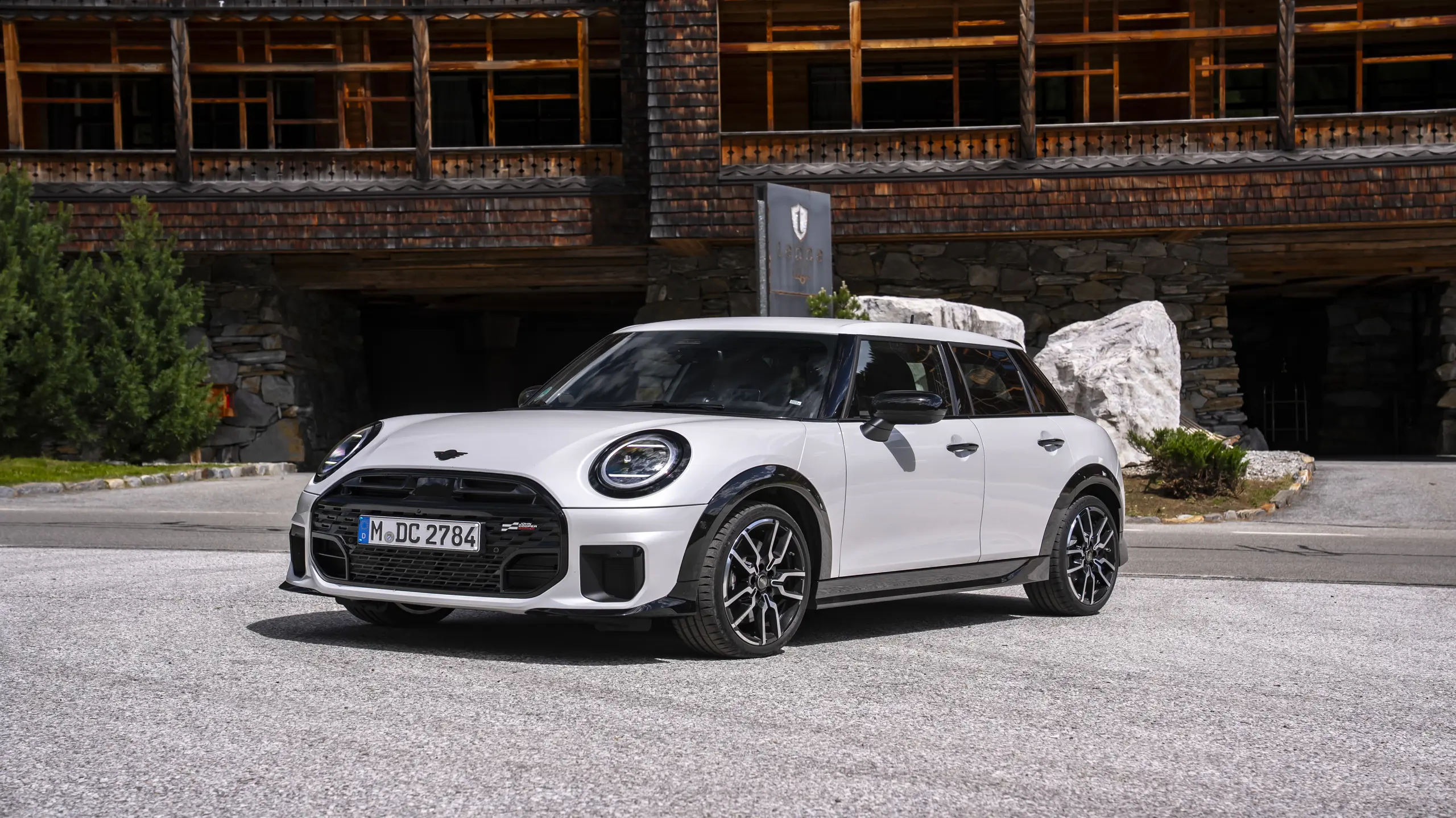 MINI Cooper S 5-door Nanuq White : le plaisir MINI en version cinq portes MINI Cooper S 5-door Nanuq White : le plaisir MINI en version cinq portes