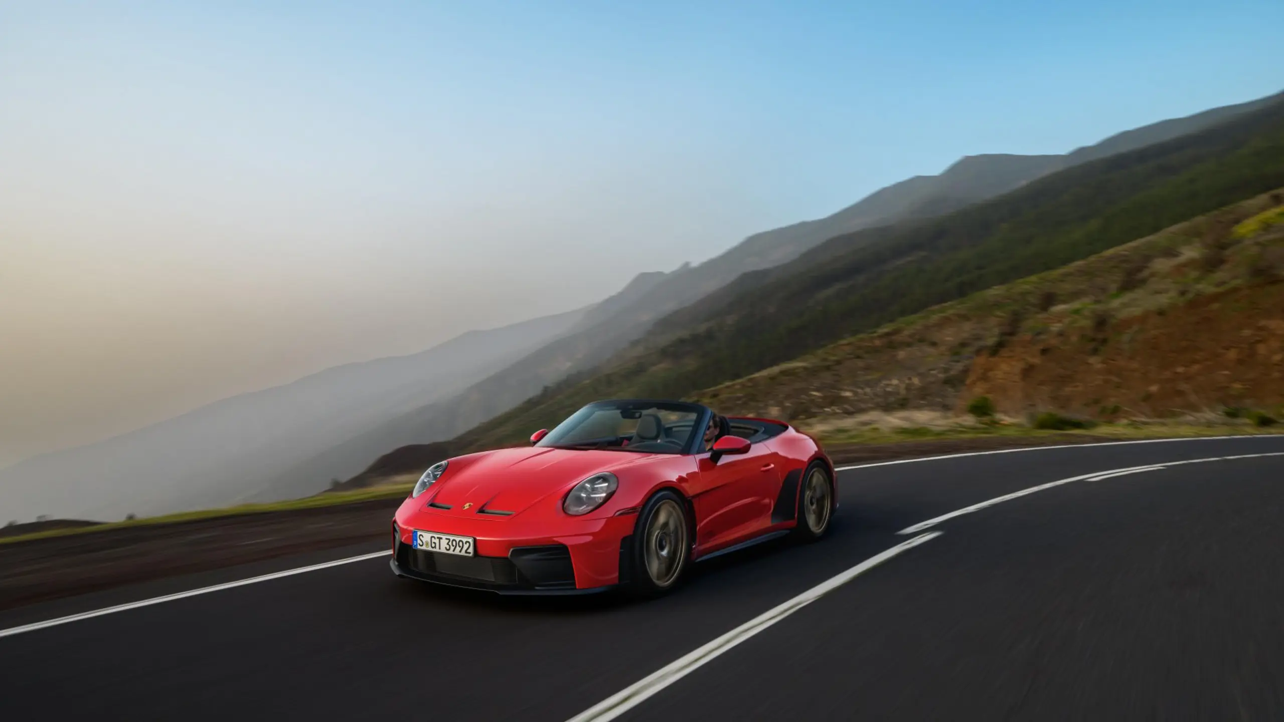 Le purisme à ciel ouvert : un nouveau chapitre pour la Porsche 911 GT Line Le purisme à ciel ouvert : un nouveau chapitre pour la Porsche 911 GT Line