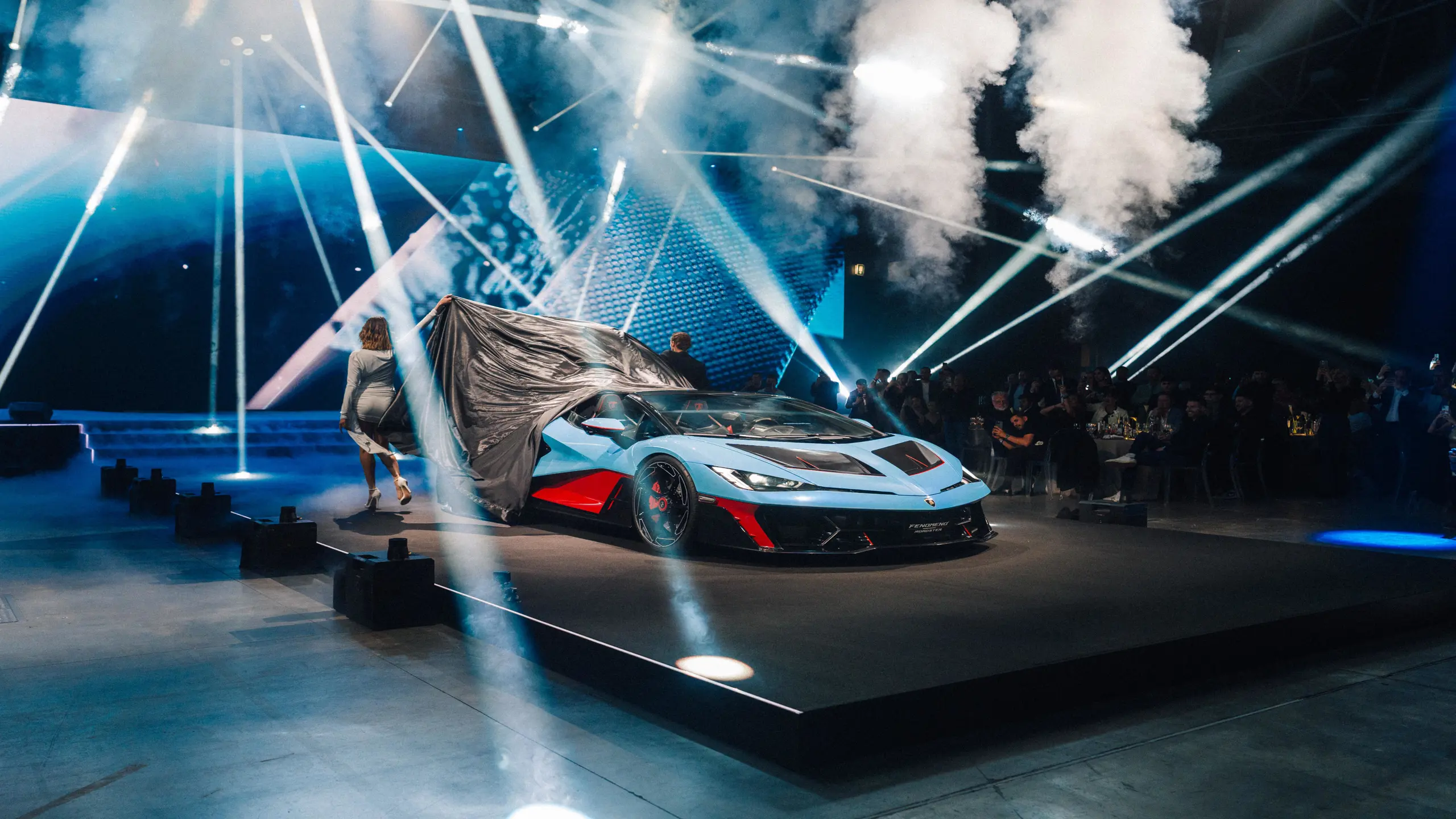 Lamborghini Fenomeno Roadster : l'expression ultime du spectacle offert par un V12 décapotable