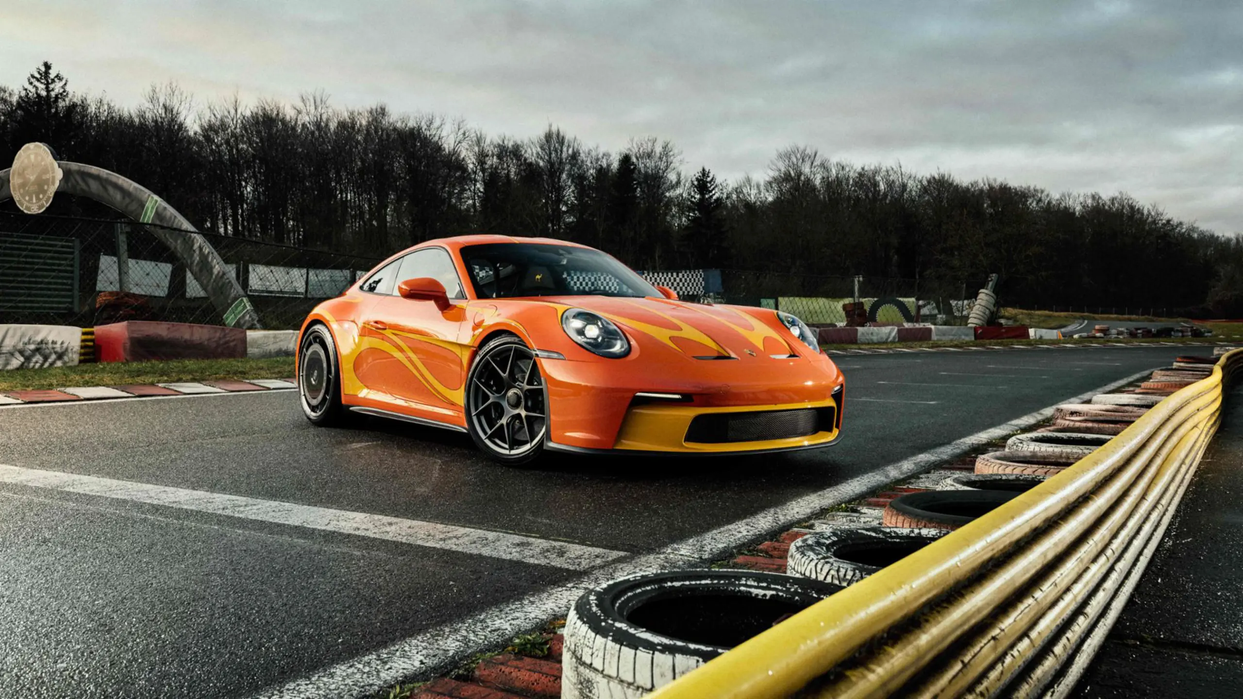 Porsche 911 S/T Sonderwunsch : un hommage rouge Phoenix à l’héritage de la Camel GT