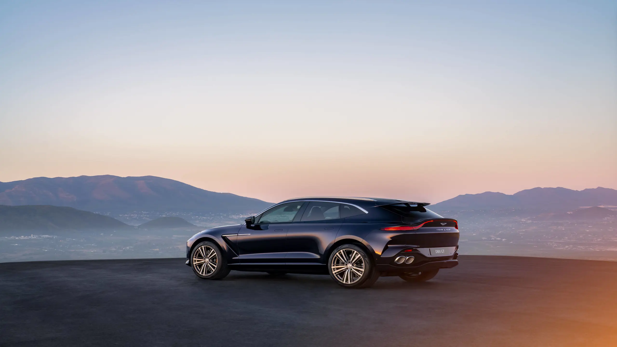 Aston Martin DBX GT : le SUV ultra-luxe qui redéfinit la performance raffinée