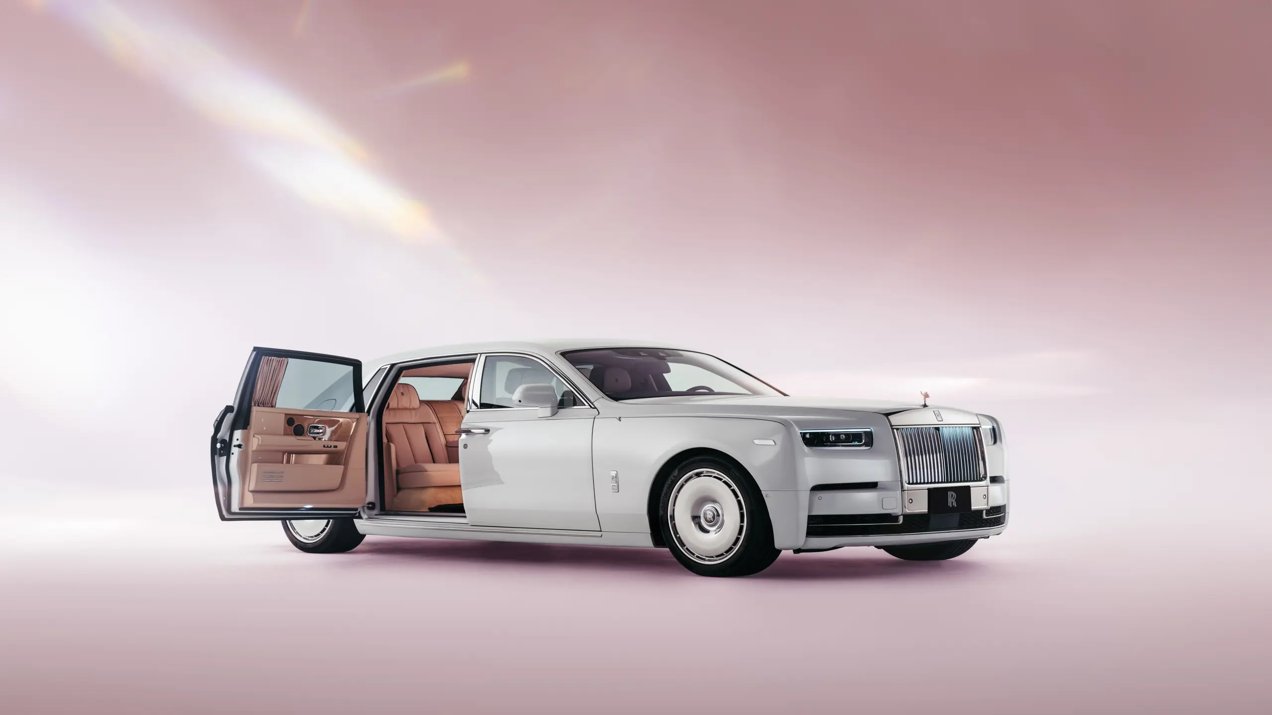 Spring Love! Rolls-Royce unveils a magnificent one-off: the Phantom Cherry Blossom